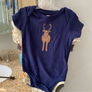 Hudson Bay five pack of jungle onesie’s6-9 months